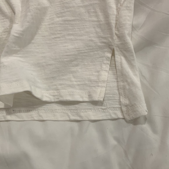 White hem and thread, size small shirt - Picture 4 of 4